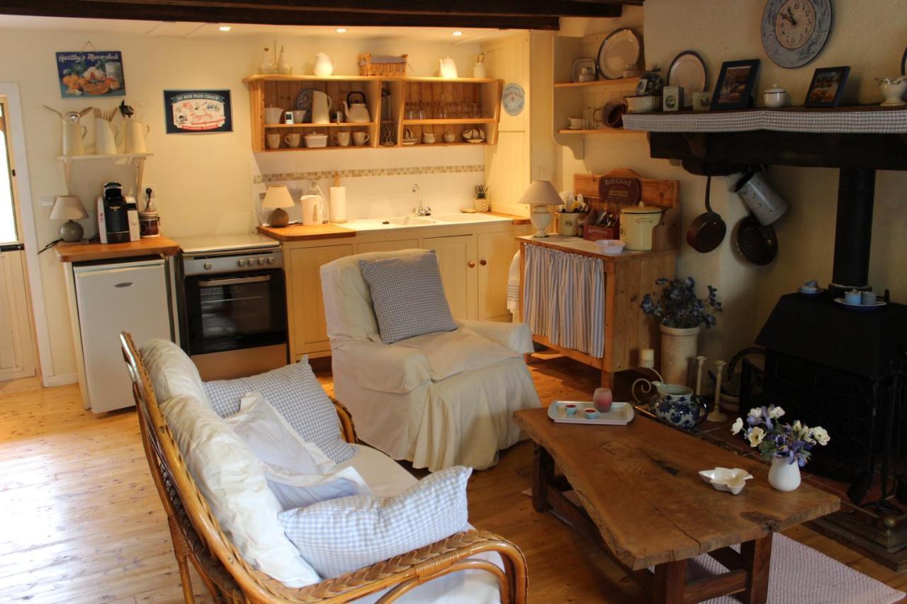 Ferienhaus Charoul'hotes Et Roulotte Insolite Saint-Andre-Sur-Sevre