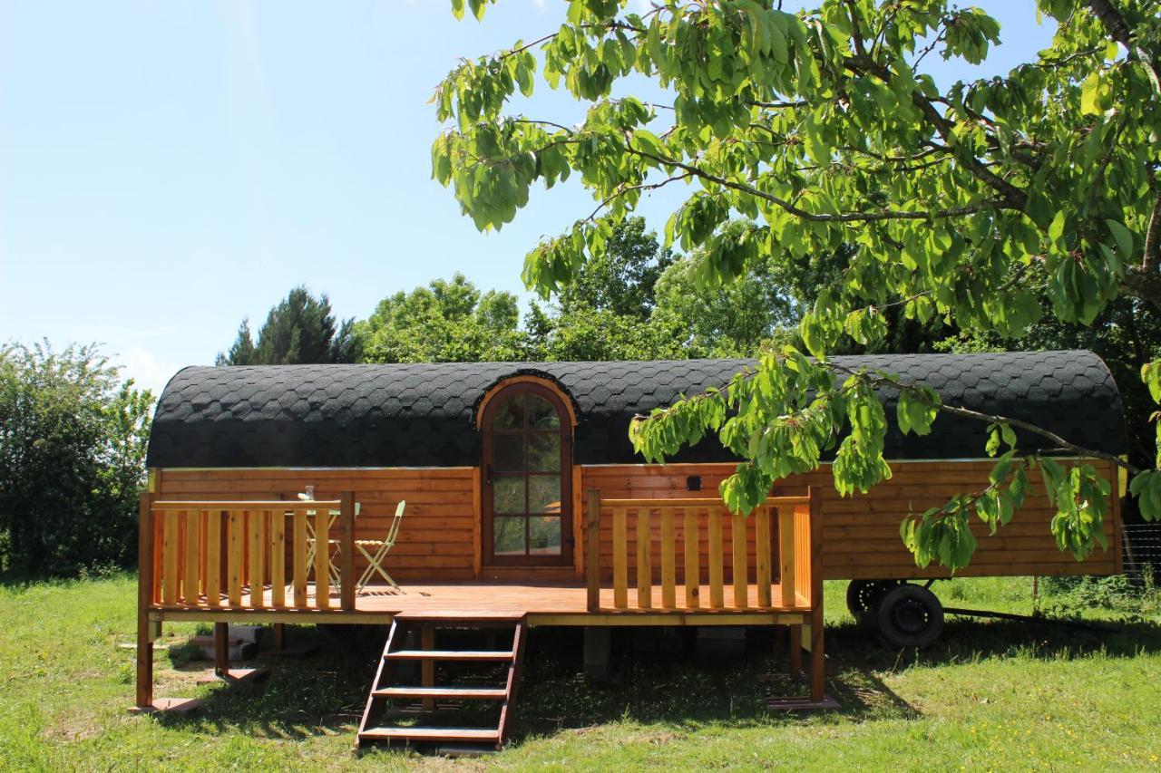 Charoul'hotes Et Roulotte Insolite Ferienhaus *